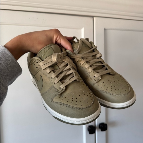 Nike Olive green suede dunks BRAND NEW never worn - Picture 1 of 6